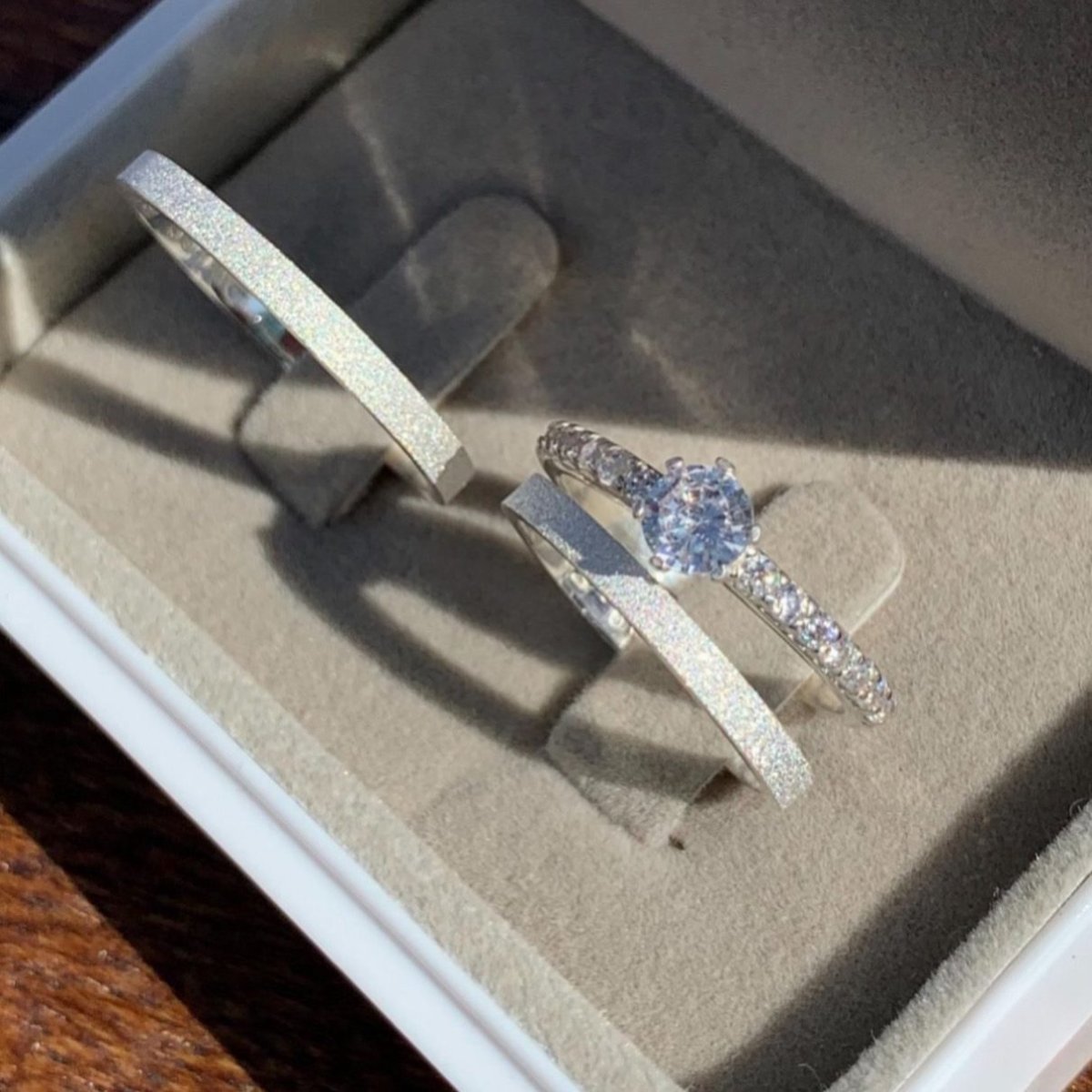 Alianças de Namoro 2mm em Prata 950 | Modelo Fino Feminino Diamantado | Par com Anel Solitário Cravejado - Image 3