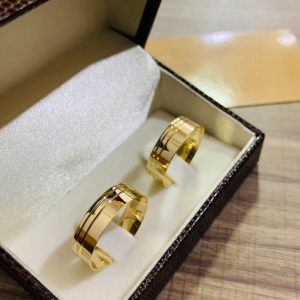Aliança de Ouro 18K | Modelo Reto Semi-Anatômico 7mm | Liso com 2 Frisos Laterais | Casamento e Noivado