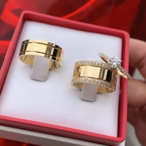 Alianças de Casamento 8mm | Modelo Suzy | 2 Frisos Laterais | Feminina com 30 Pedras de Zircônia
