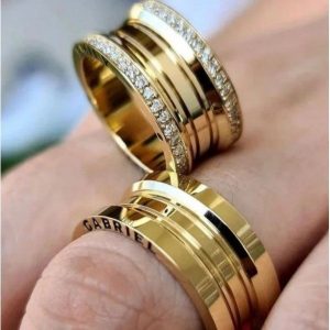 Alianças de Casamento 10mm | Estilo Bulgari 60 Pedras | Polido | Banhado a Ouro 18k
