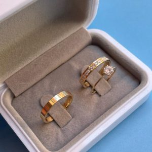 Alianças de Casamento 4mm | Modelo Liso | Semi Anatômico | Moeda Antiga Banhada a Ouro 18K | Feminina com 15 Pedras de Zircônia
