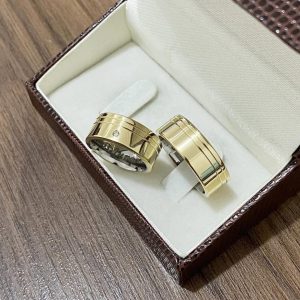 Alianças de Casamento 8mm | Modelo Anatômico com 2 Frisos Laterais | Moeda Antiga Banhada a Ouro 18K