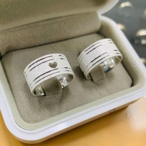 Alianças de Namoro Grossas em Prata 950 | Modelo RD | 10mm | Diamantado com 4 Frisos | Semi Anatômicas
