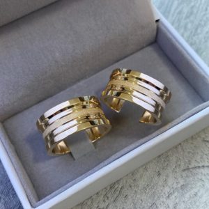Alianças de Casamento 10mm | Moeda Antiga | Estilo Bulgari | 1 Friso Central Diamantado