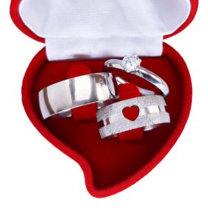 Alianças De Namoro Em Aço Cirúrgico 8mm Diamantado C/ Coração MOD 19