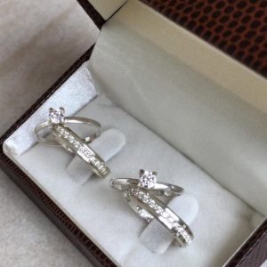 Alianças Finas de Namoro em Prata 950 3mm | Chanfrado com 15 Pedras de Zircônia | Conjunto com 2 Anéis Solitários Inclusos