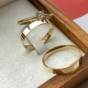 Alianças de Casamento 4mm | Modelo Adrian | Reto com Acabamento Anatômico | Moeda Antiga Banhada a Ouro 18K