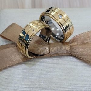 Alianças de Casamento 8mm | Anatômico | Feminina com 1 Pedra de Zircônia | 2 Frisos