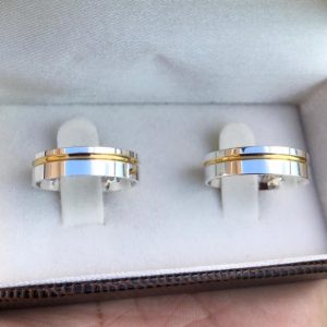 Alianças de Namoro Prata 950 – Modelo Nataly – Friso Lateral com Filete Banhado a Ouro 18K 6mm