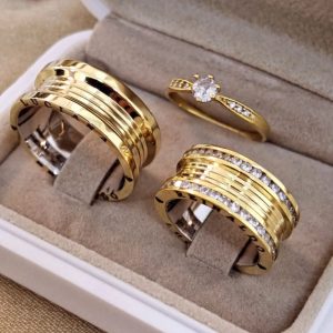 Alianças de Casamento 10mm | Estilo Bulgari | Feminina com Aproximadamente 60 Pedras de Zircônia