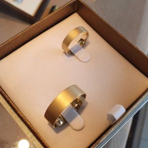 Alianças de Casamento 6mm | Modelo Fosco Lixado | Semi Anatômico | Banhado a Ouro 18K
