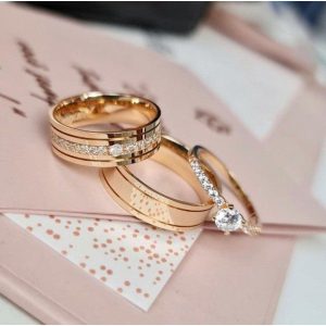Alianças de Casamento 7mm | Modelo Ariane | Semi Anatômico | Feminina com 15 Pedras de Zircônia | 2 Frisos Laterais