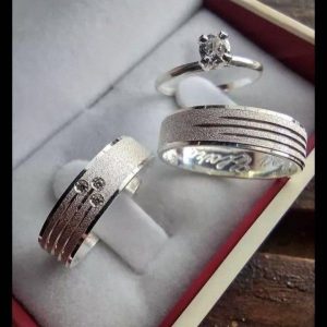 Alianças de Namoro em Prata 950 6mm | Modelo Luar | Todo Diamantado com 3 Frisos em Meia Volta | Feminina com Pedras de Zircônia
