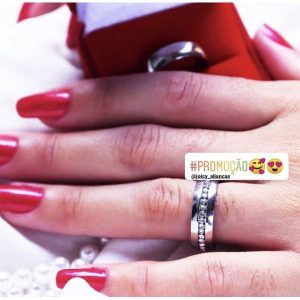 Alianças de Namoro 6mm com Pedrinhas na Feminina em Aço Cirúrgico