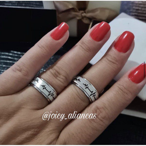 Par De Alianças Prata Em Aço Cirúrgico 8mm Com Batimentos Cardíacos Fosco - Image 2
